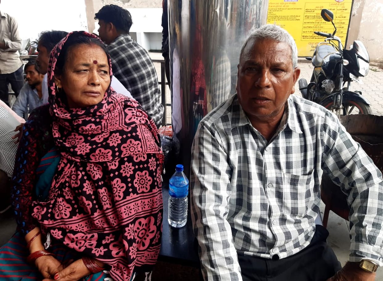 Agriculture officer and his wife looted by car riders.