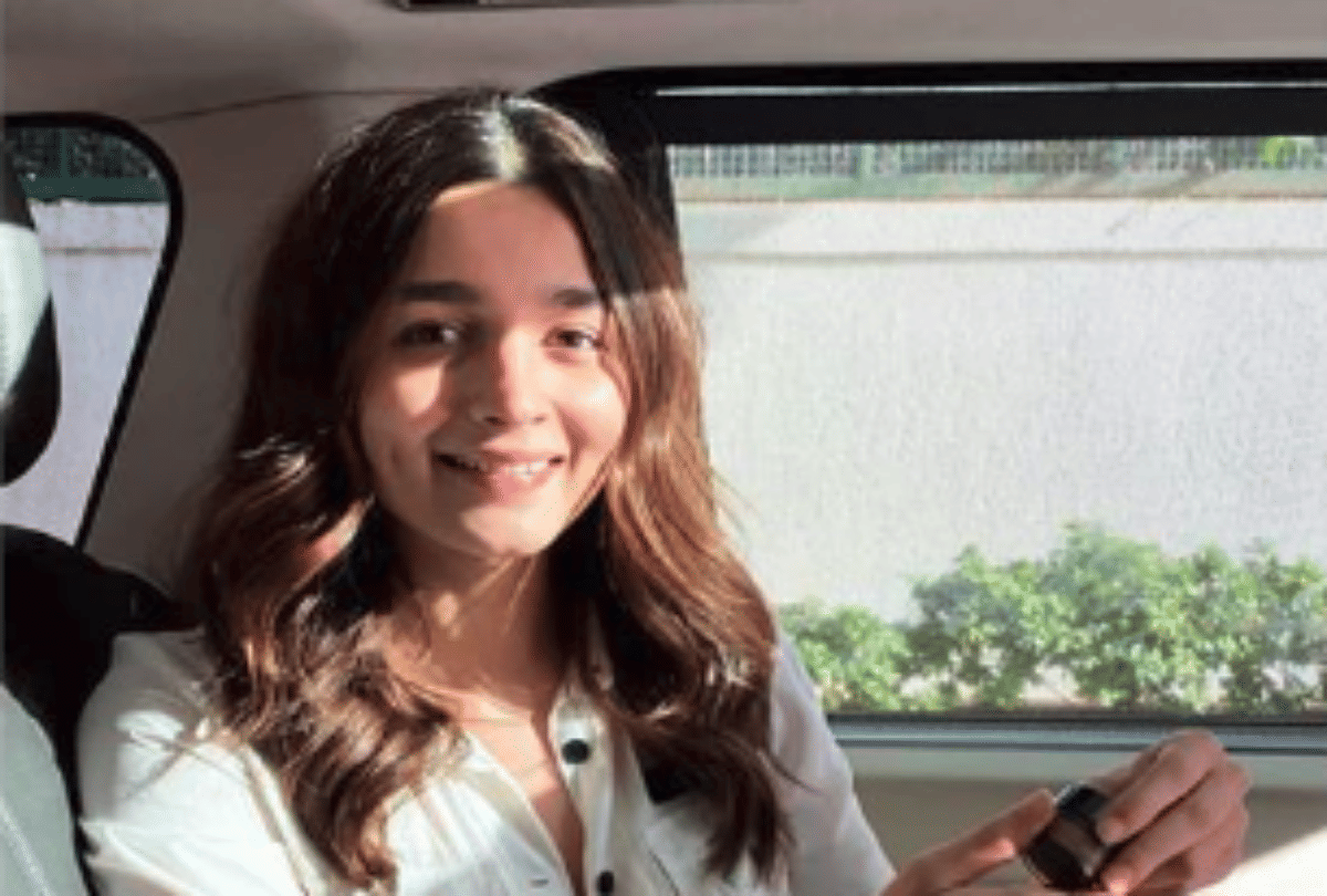 8 years old Alia Bhatt joined with parents a television show