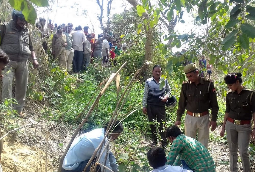 couple's dead body found in a big drain in Barabanki.