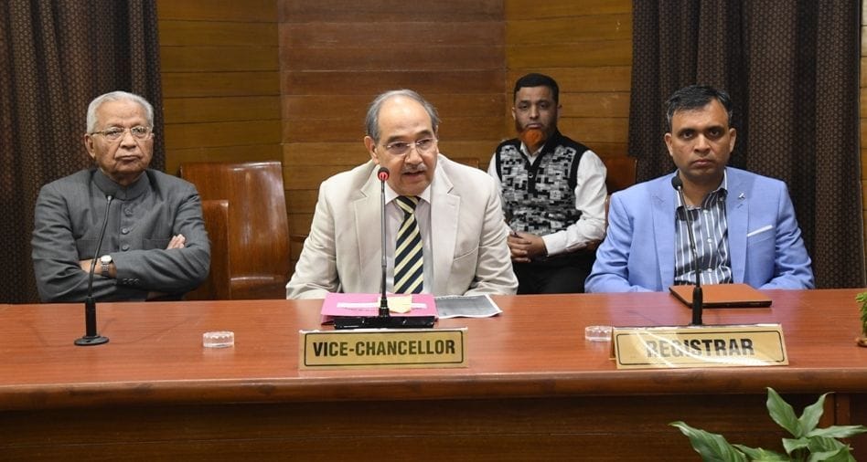 Amu Schools will remain closed due to corona virus.