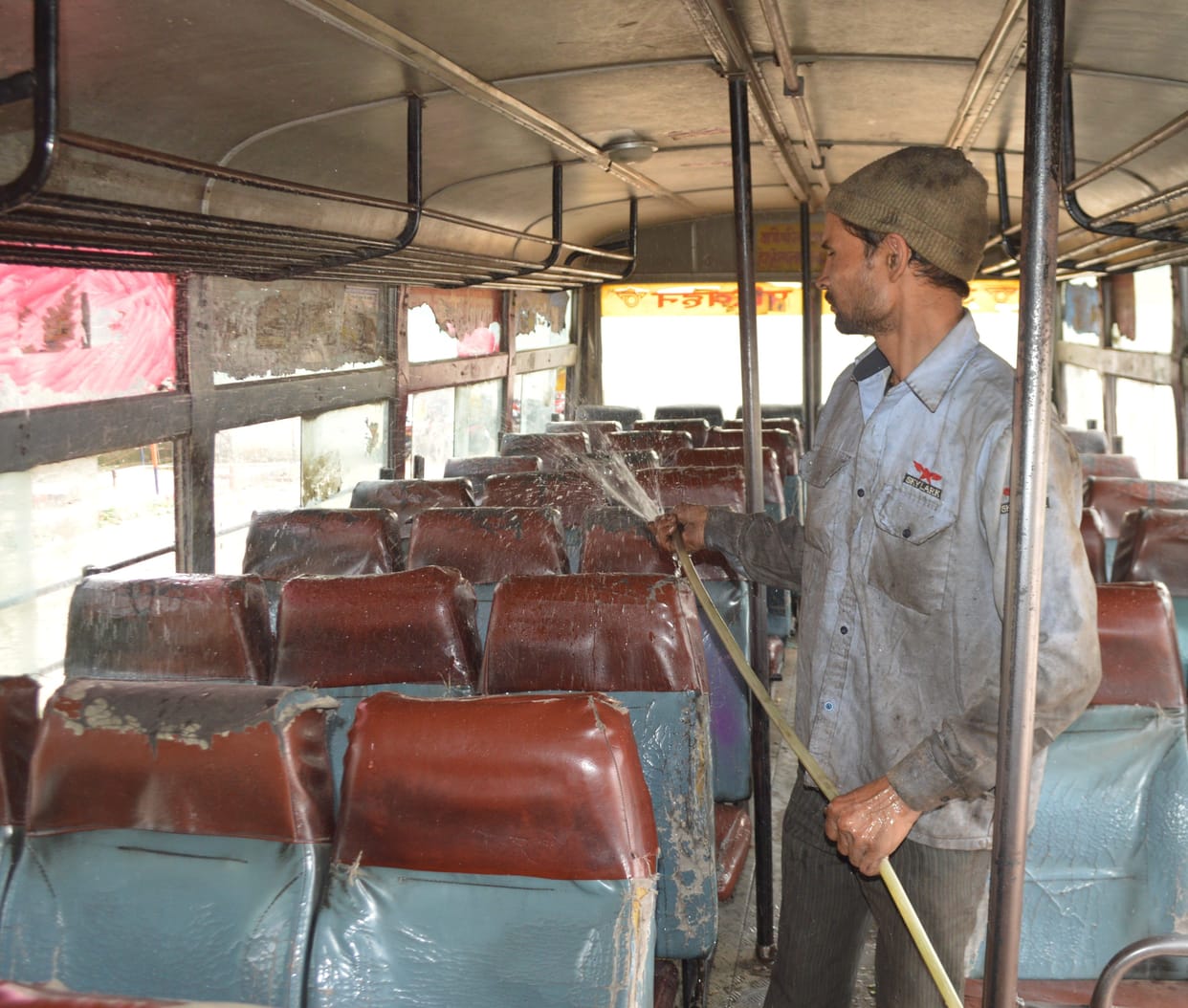 Hathras: Roadways buses leaving on route after washing with detergent and wiping twice