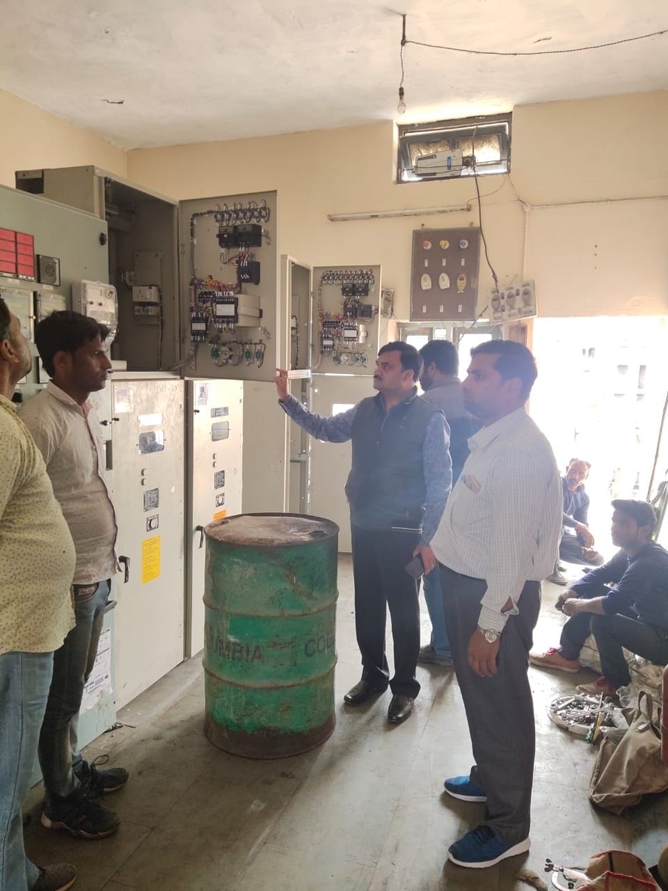 Hathras: Power crisis deepens in many areas of the city