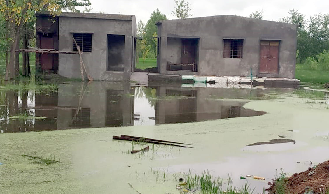 Anganwadi center of Nathmalpur was gifted with chaos