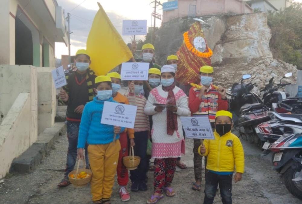 Coronavirus : Children Wear Mask and aware people on Phool Dei 2020 festival In uttarakhand