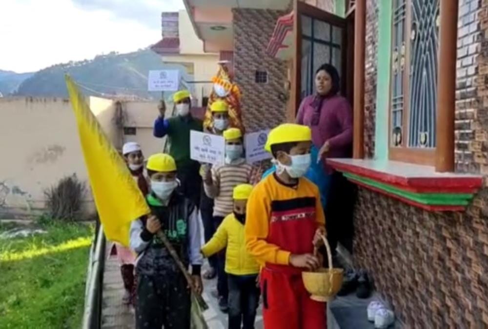 Coronavirus : Children Wear Mask and aware people on Phool Dei 2020 festival In uttarakhand