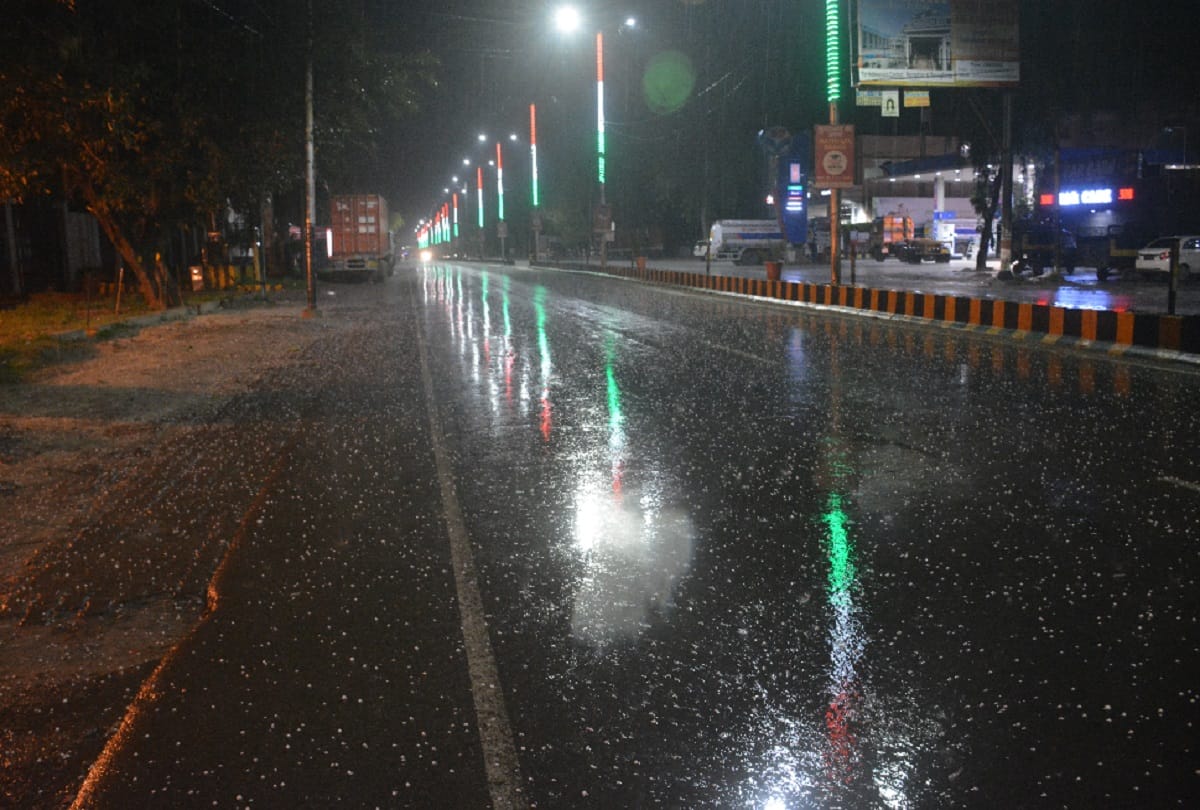 Hailstorms late in the night with heavy rain in moradabad