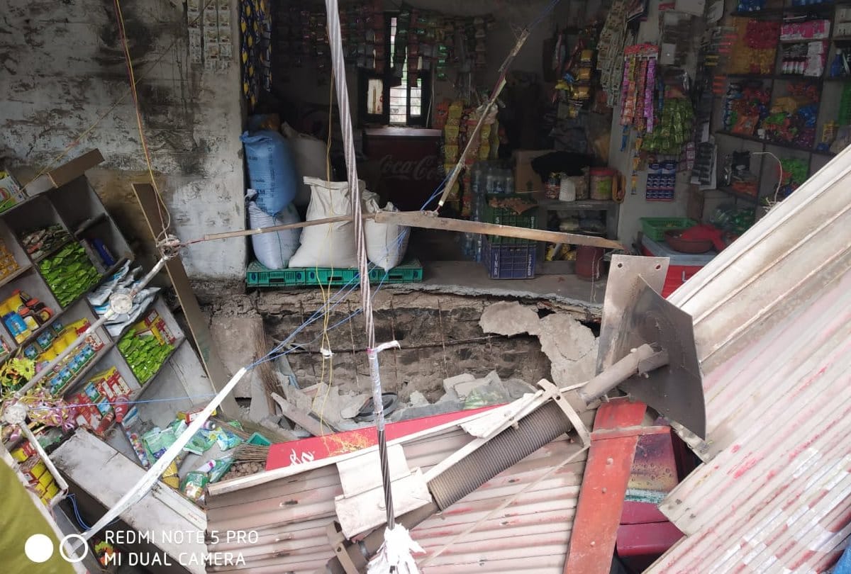lantern of Two storey building collapsed Four injured in Solan Himachal Pradesh