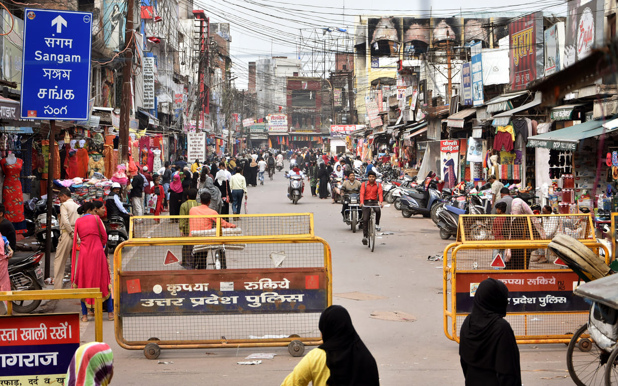 Roads became empty due to fear of Corona, silence on multiplex, shopping mall and Sangam