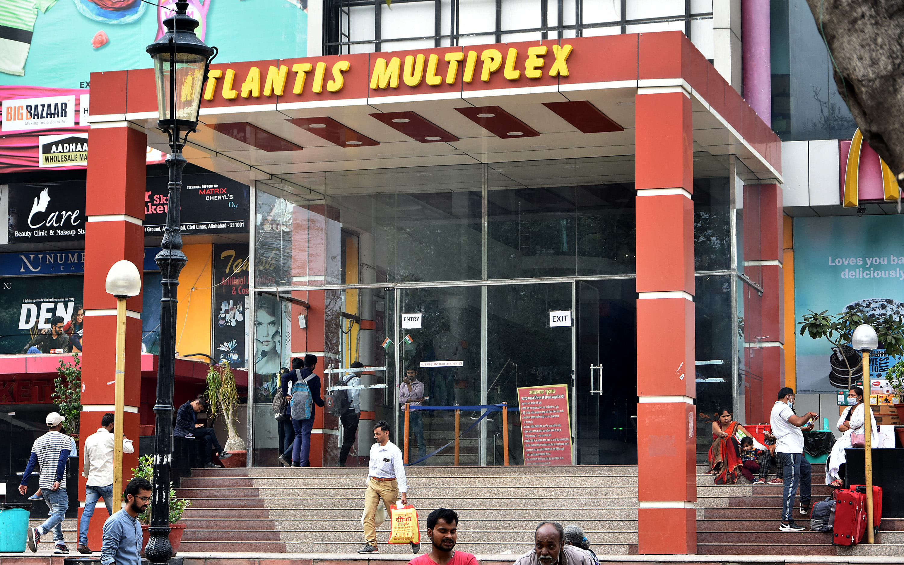 Roads became empty due to fear of Corona, silence on multiplex, shopping mall and Sangam