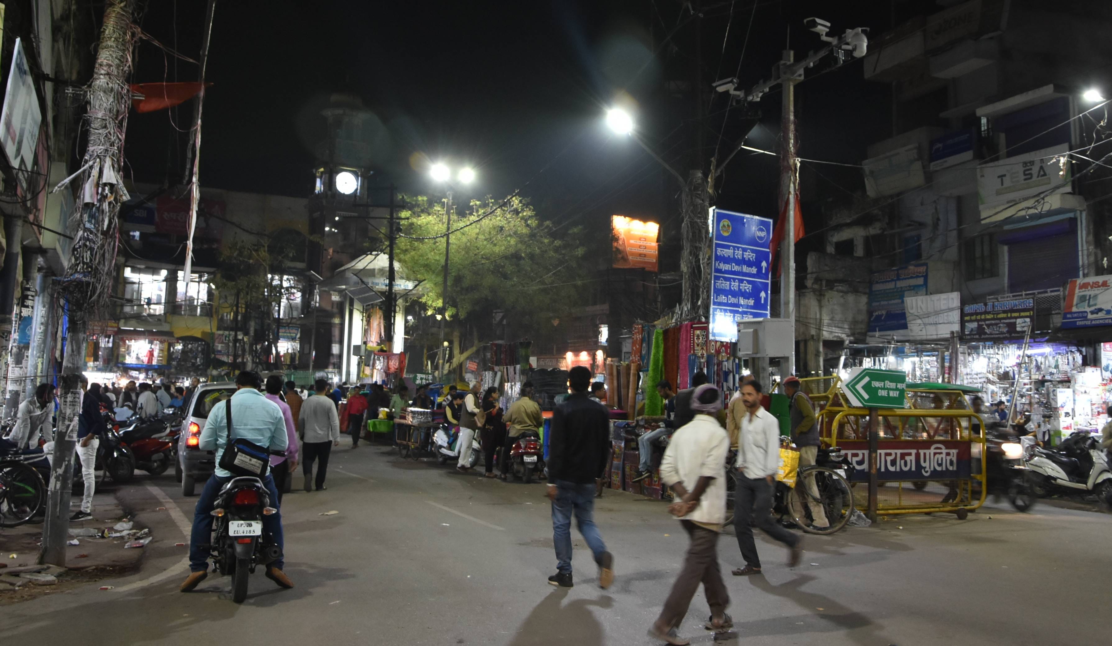 Roads became empty due to fear of Corona, silence on multiplex, shopping mall and Sangam