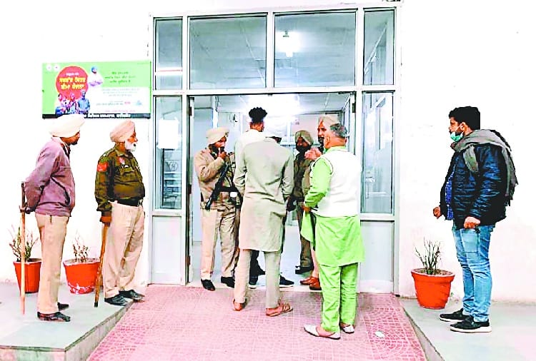 Clash between Two factions in Faridkot, one shot dead and seven injured