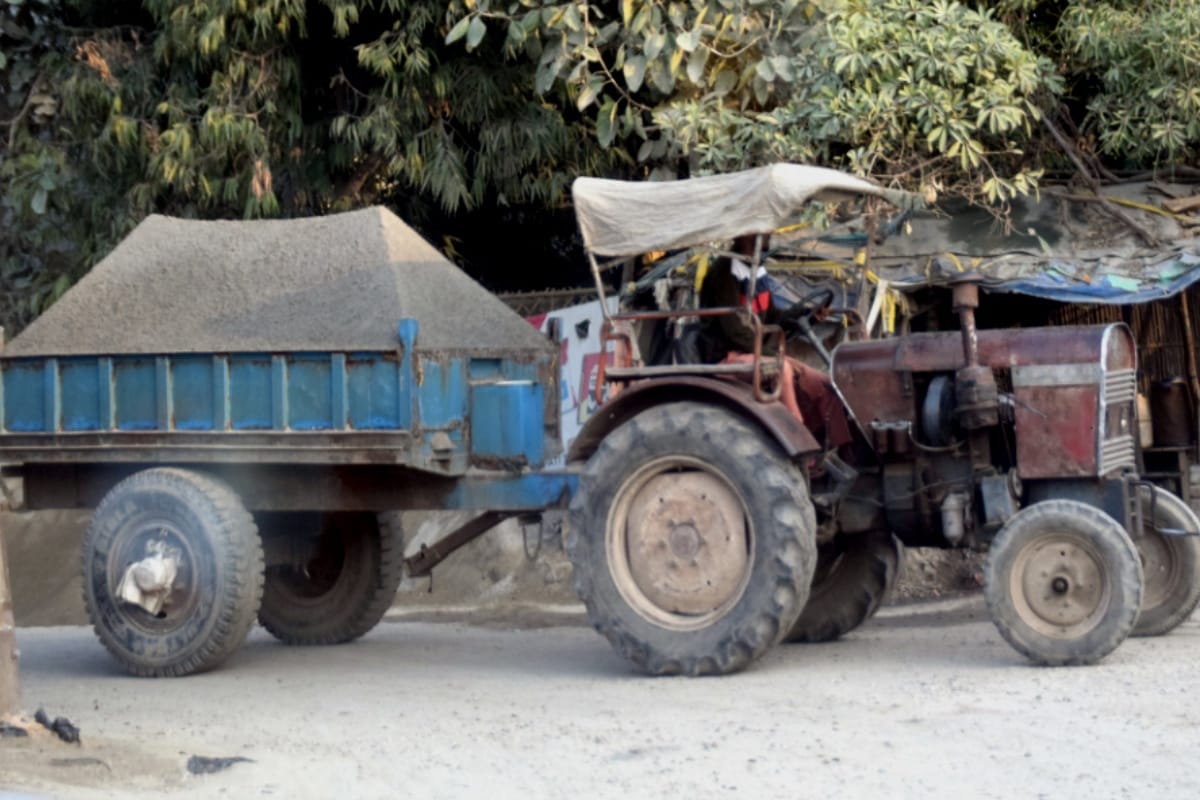 uttarakhand : mining mafia attack on forest team in bajpur