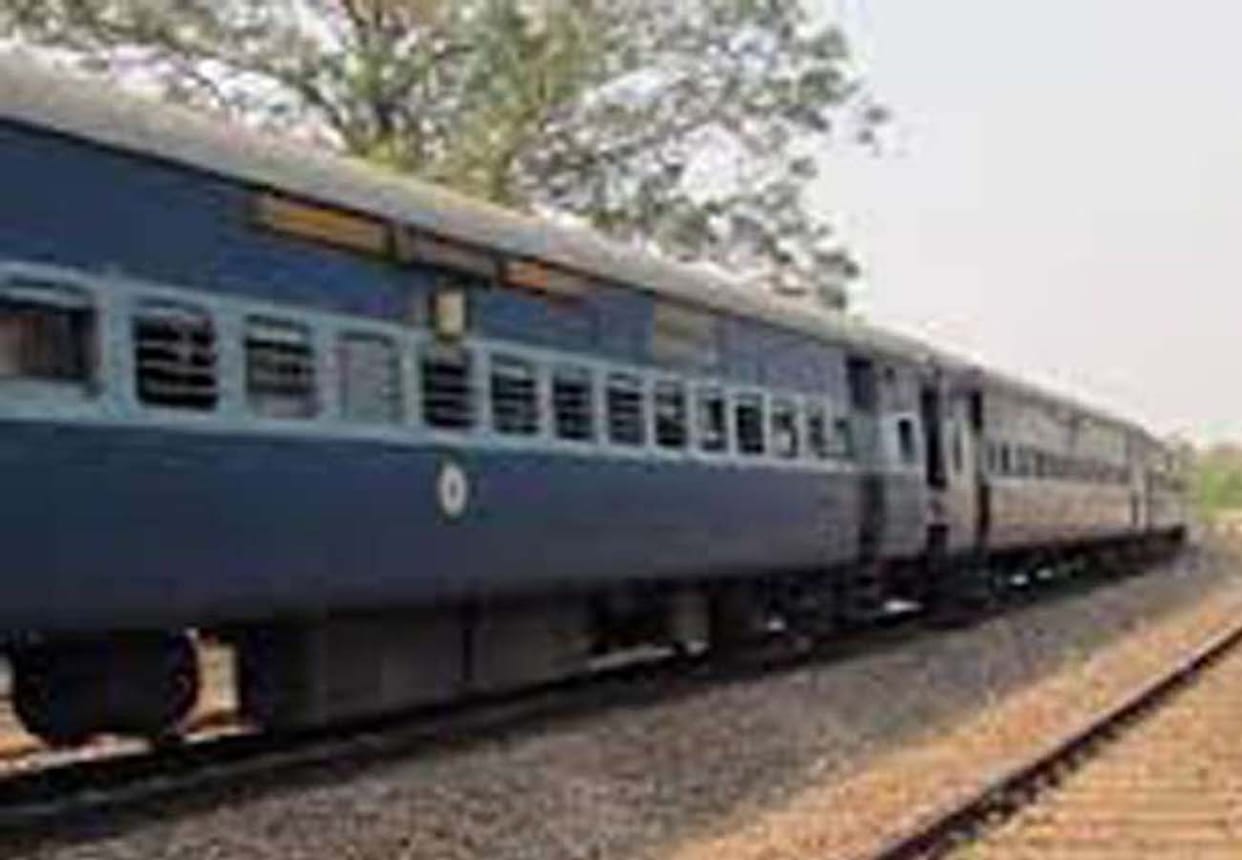 Young man thrown from a moving train in banda