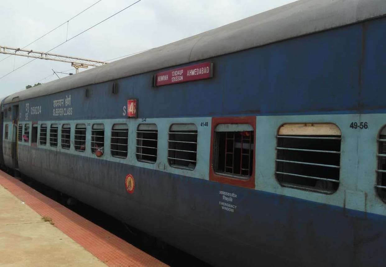 Bag theft incident suspected in Ahmedabad Express