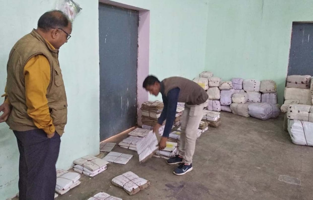 Pratapgarh: Corona's horror even in the evaluation of copies