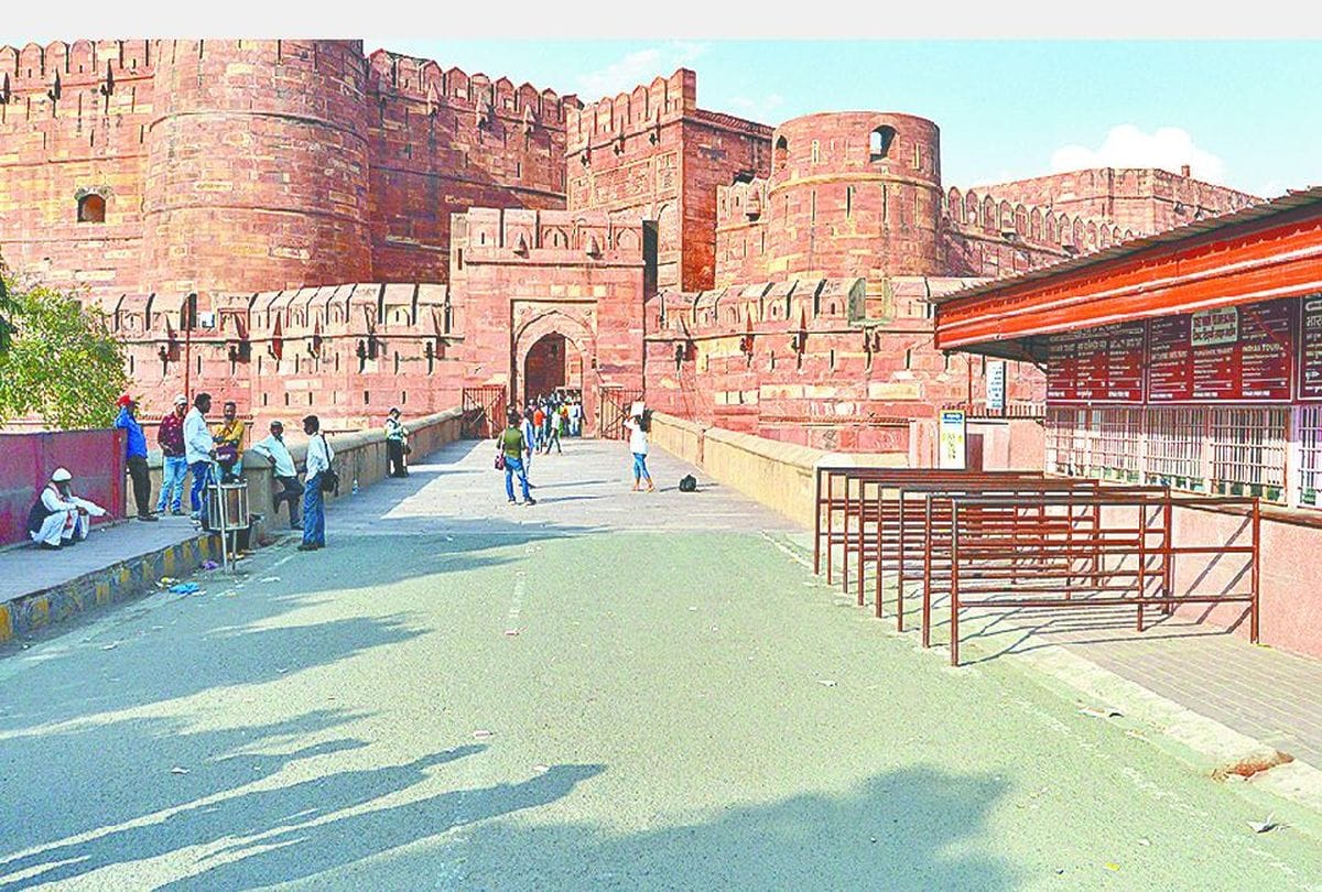 agra fort historical monuments places to visit