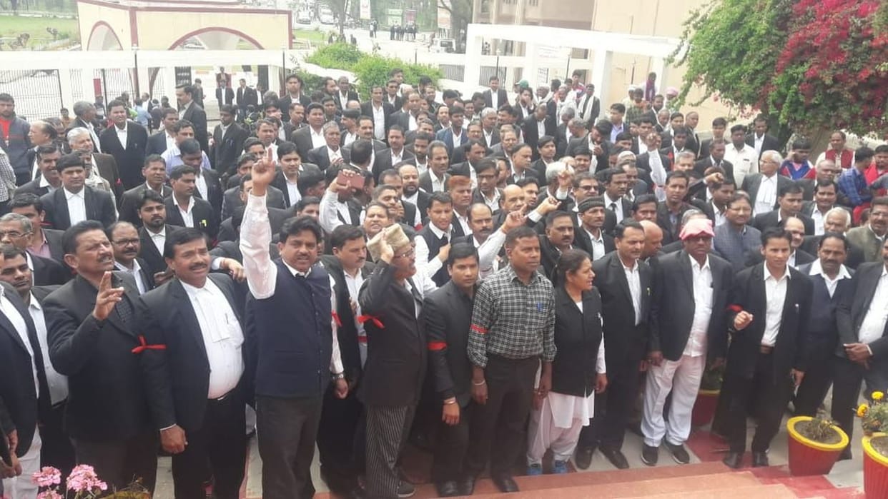 advocates, protest in firozabad