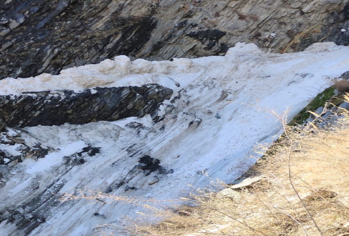 After crossing the avalanche the woman reached to the hospital after traveling nine km