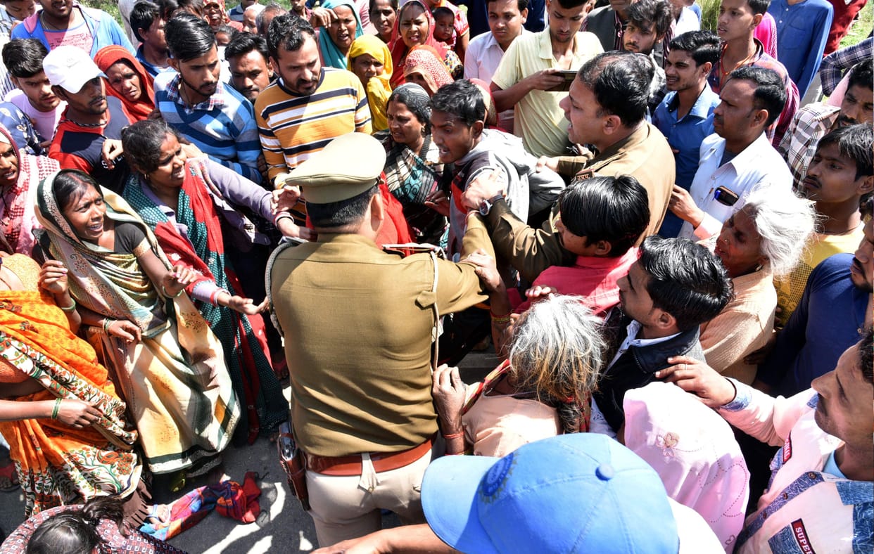 woman death in accident in chandausi sambhal