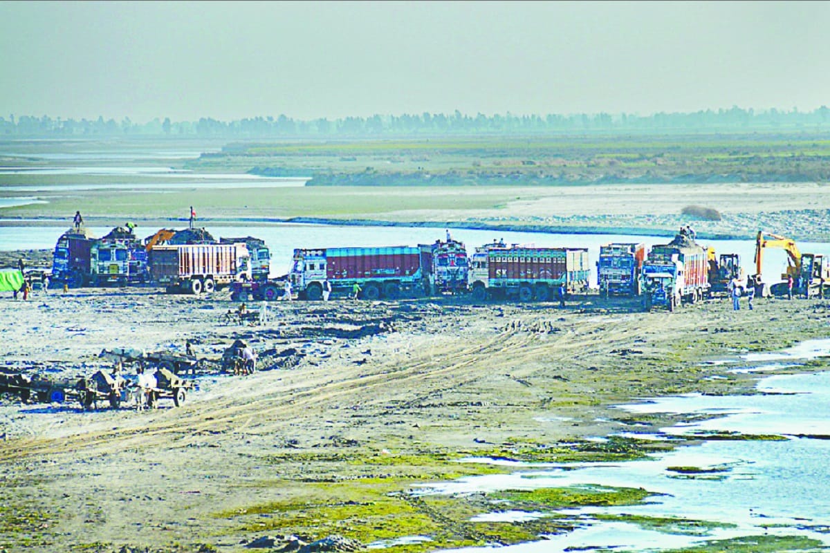 Terror of sand mafia in Banda of UP