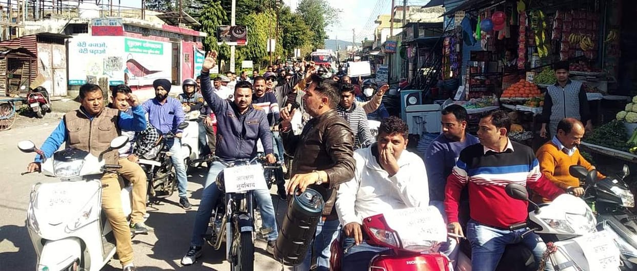 Employees took out bike rally in Dakpathar