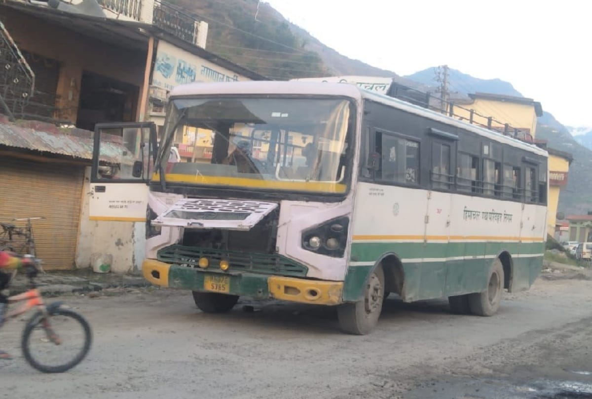 The bus lights broke down suddenly, ran for six kilometers under the tourch