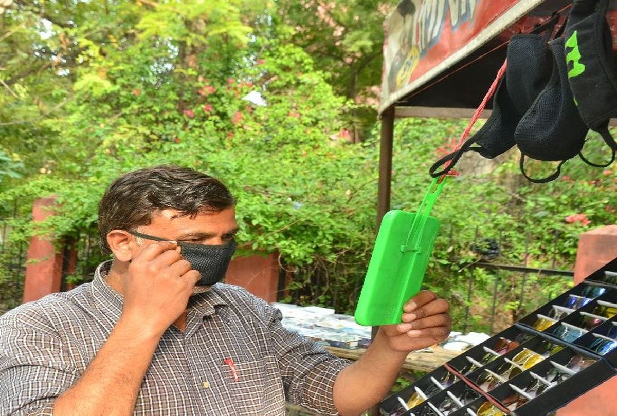 coronavirus masks for sale on the sidewalk are dangerous for health