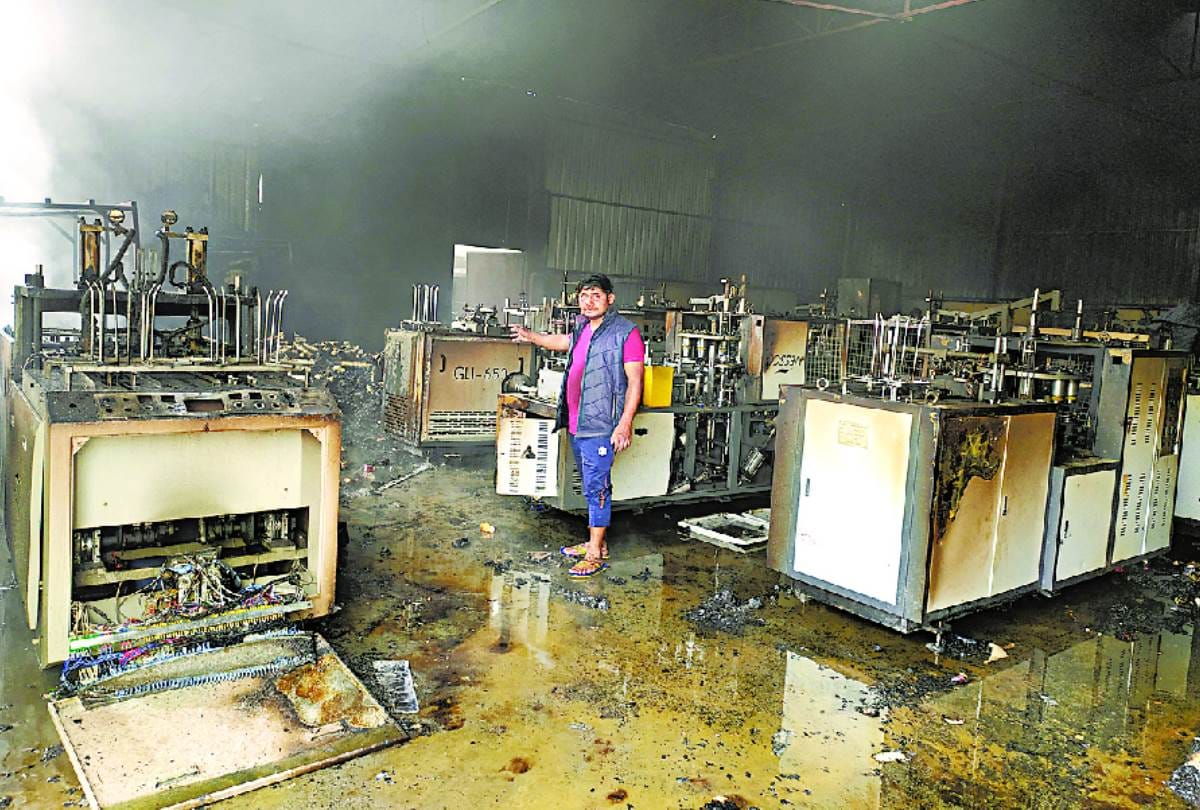 fire broke out in paper glass and plate factory in kakori