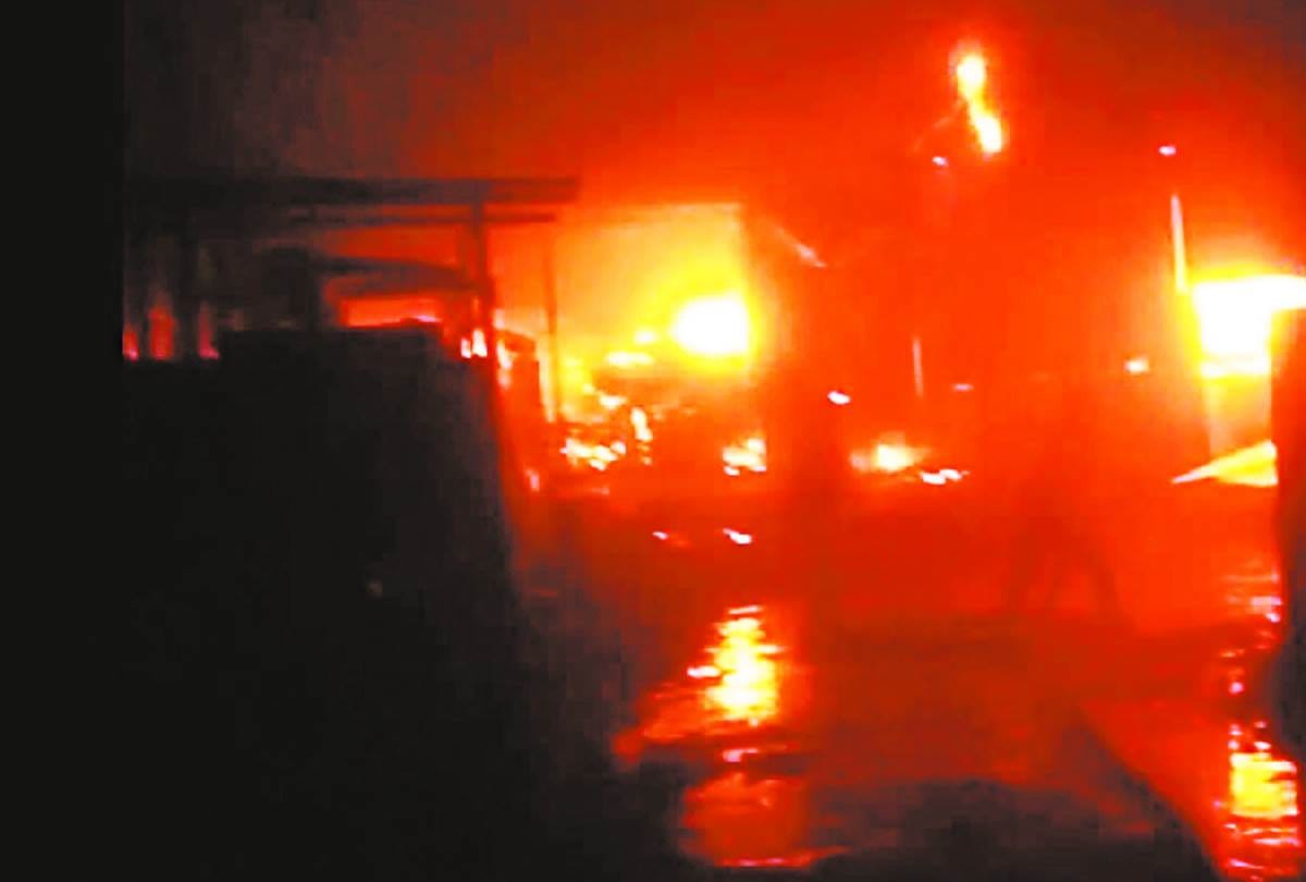 fire broke out in paper glass and plate factory in kakori