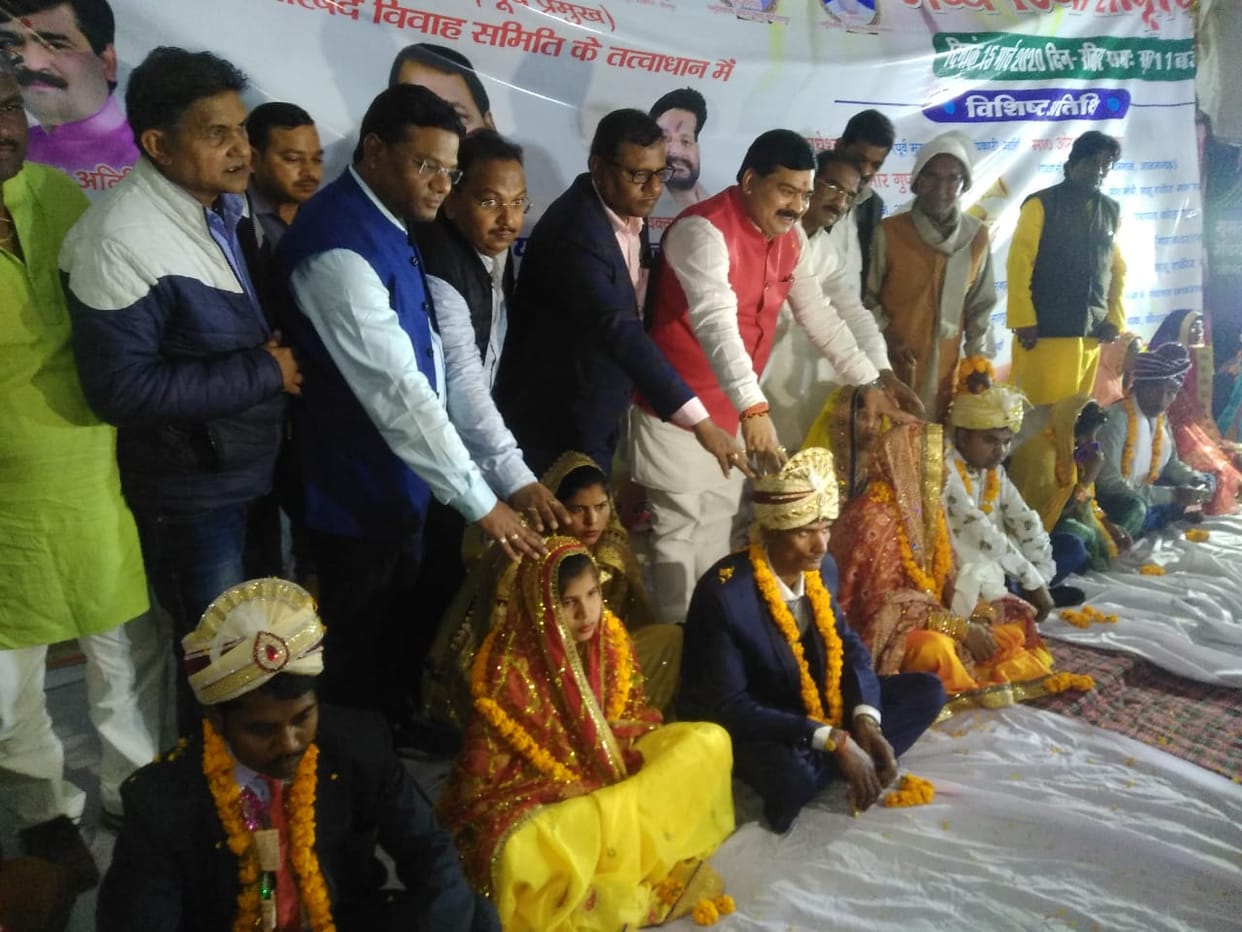 Nine couples took seven rounds in a mass marriage