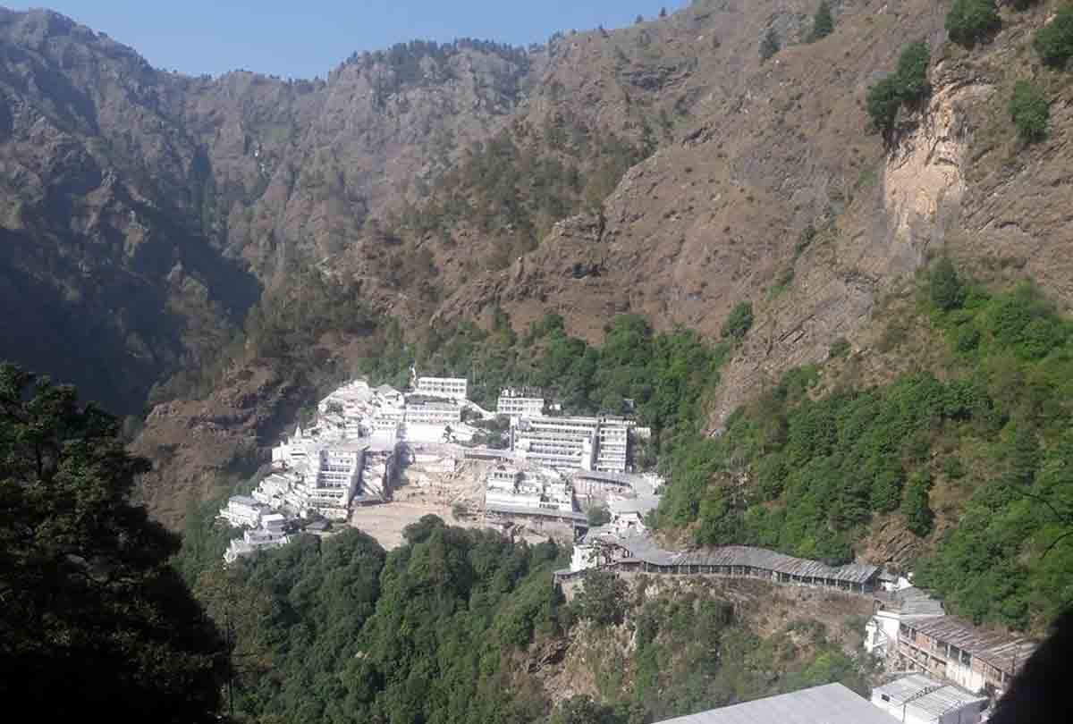 Contrary to the atmosphere of fear of corona virus number of visitors of Vaishno Devi increasing
