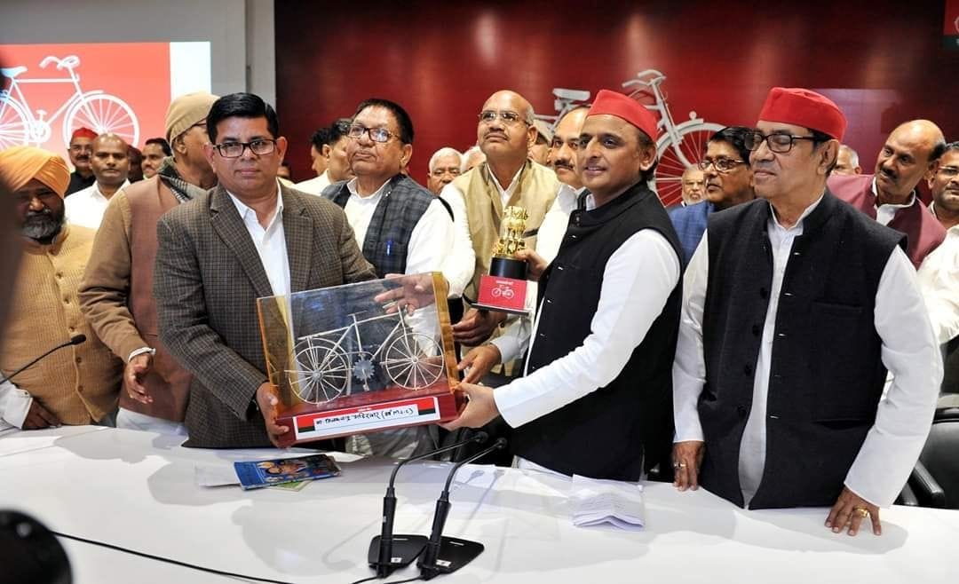 tilak and feran join samajwadi party