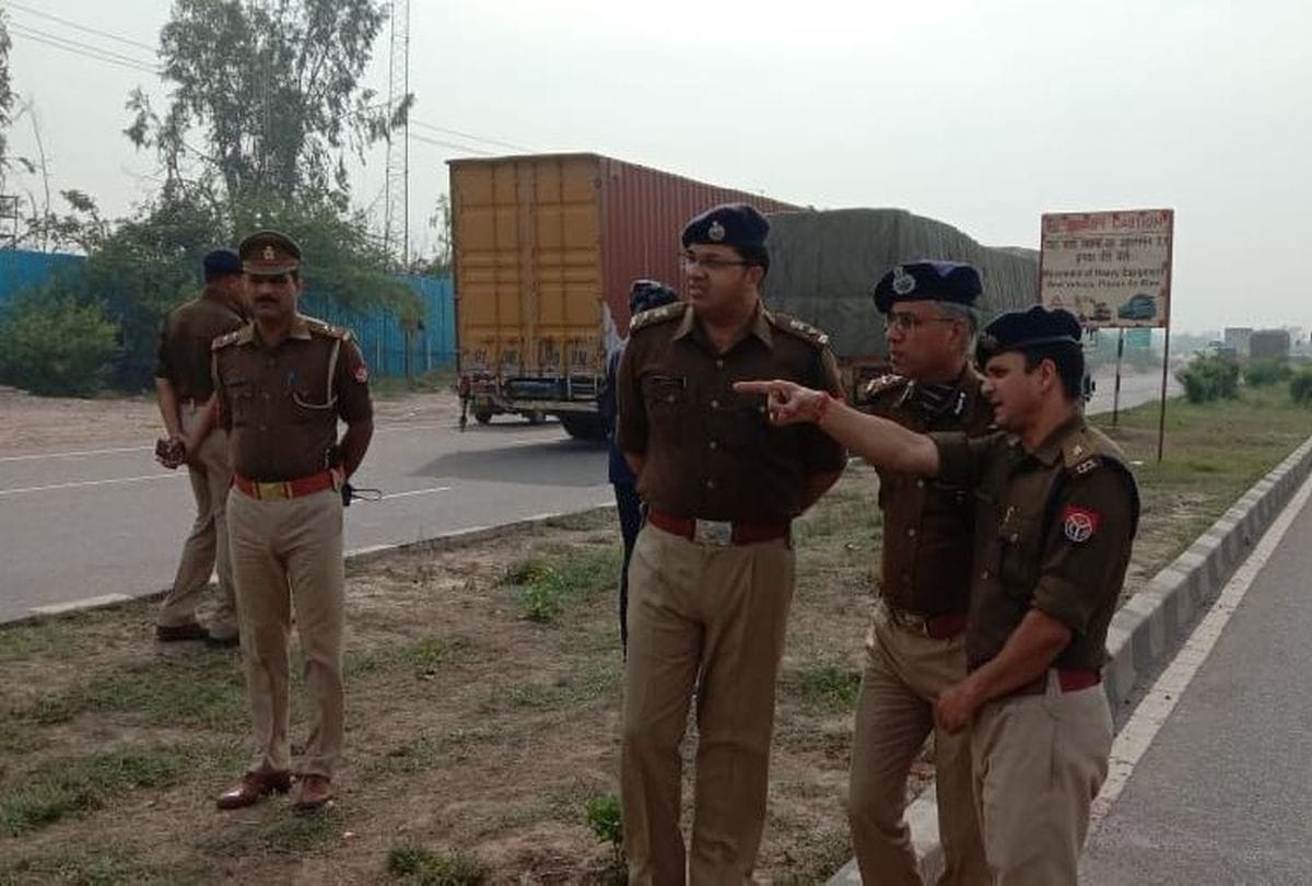 encounter between police and cow smugglers on highway in Mathura