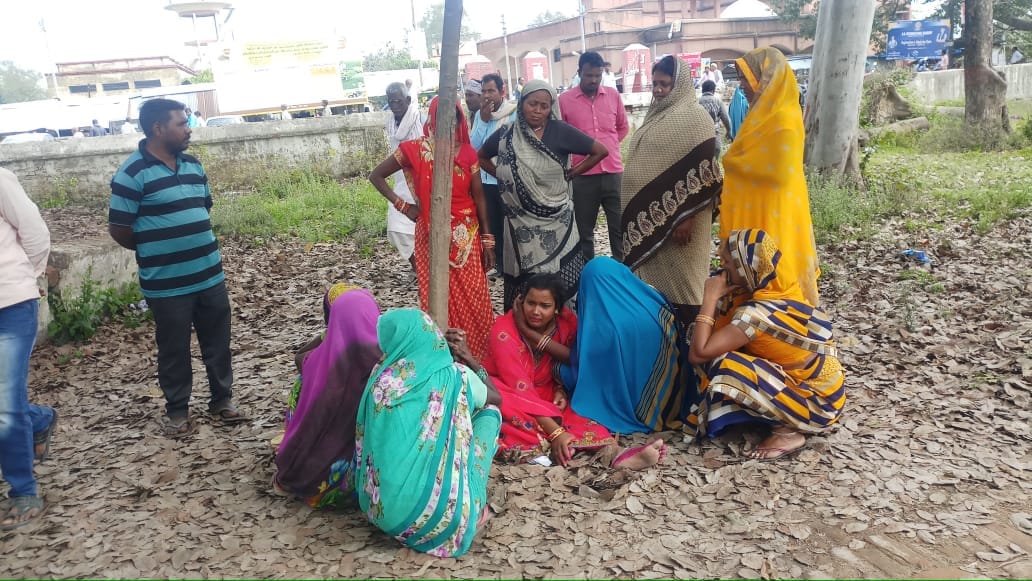 child died in road accident in sant kabir nagar