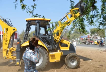 clashes during encroachment removed in mathura