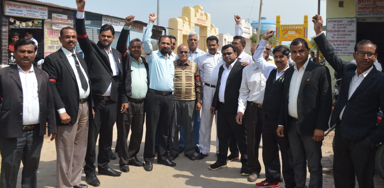 advocate protest for his demand