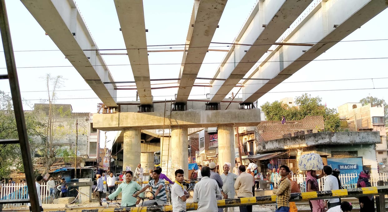 Five guards boarded the railway bridge in two and a half hours