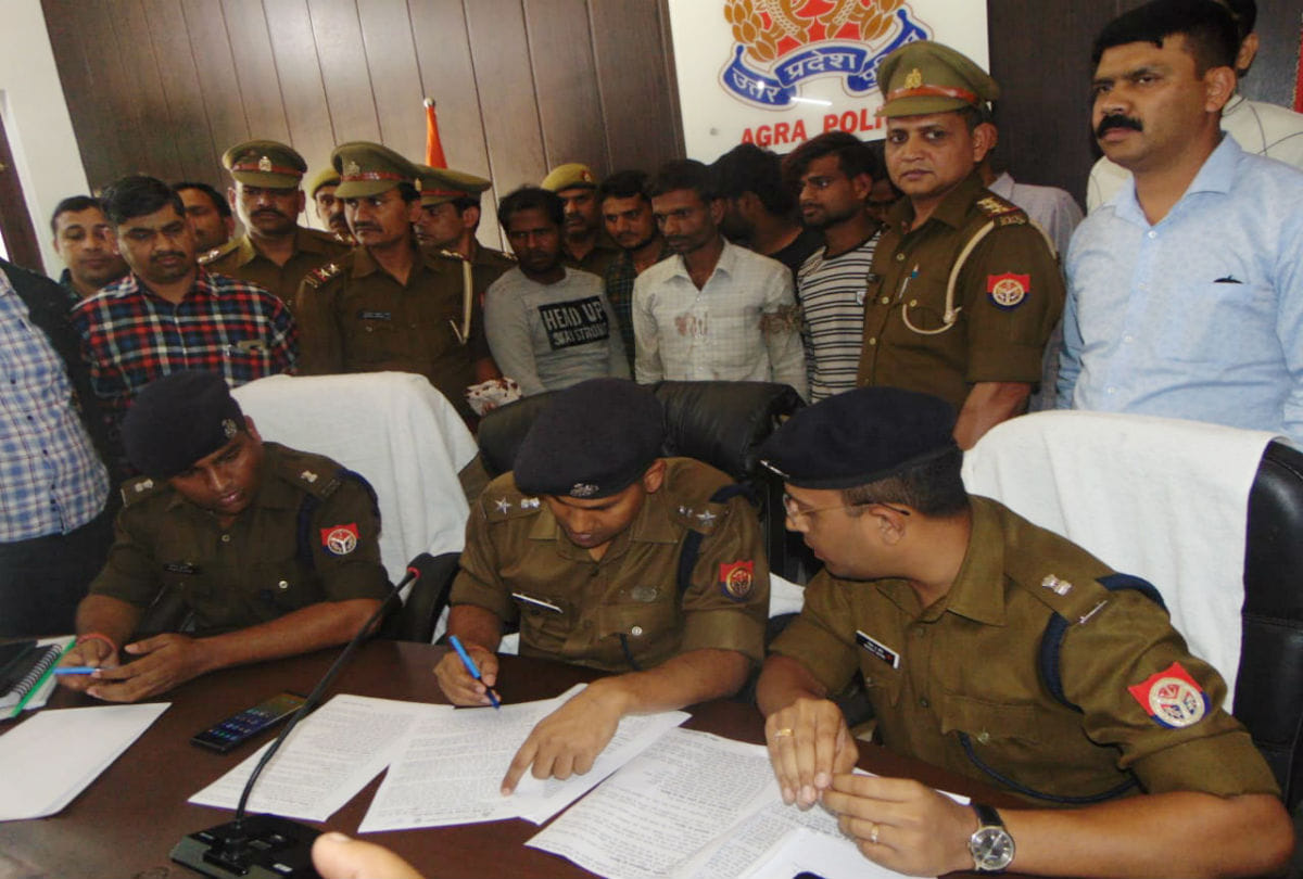 seven robbers arrested for loot of 36 lakh from courier boy in agra