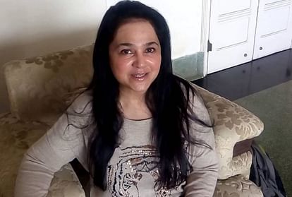 alisha chinai birthday special know about her