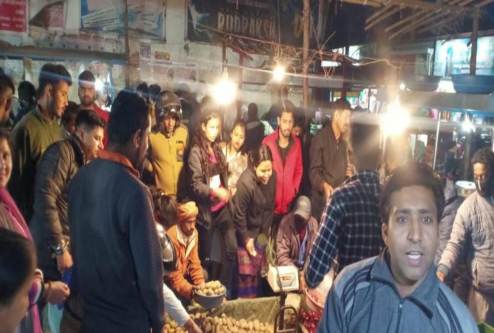 Coronavirus in india : Vegetable Mandi closing Rumour in dehradun, Public In fear for Food crisis