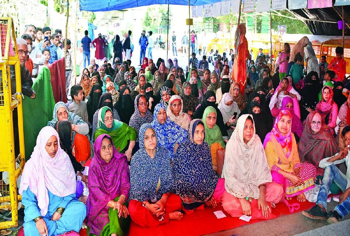 shaheen bagh: protesters settle more than hundred beds for women