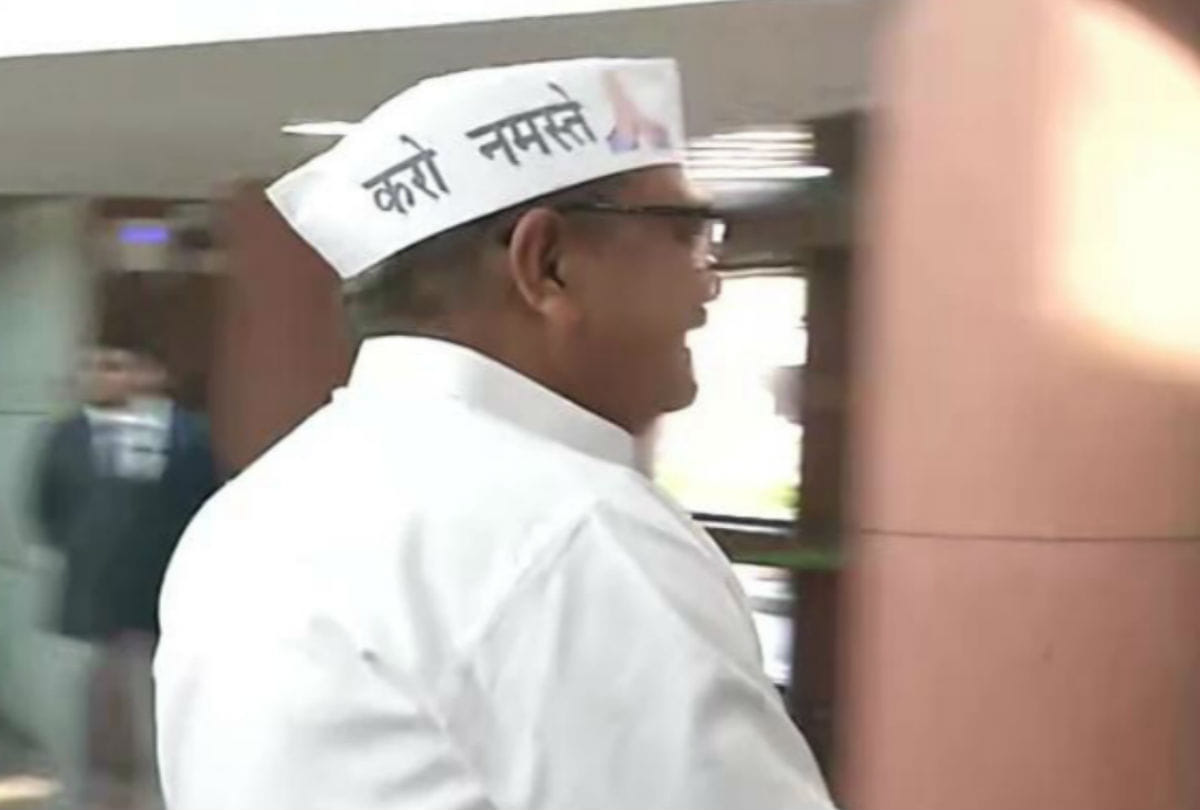 bjp mp rajkumar chahar gave message to prevent coronavirus infection in unique style