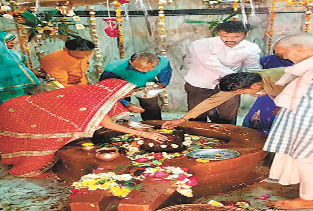 Pratapgarh: Corona's horror even in the house of God