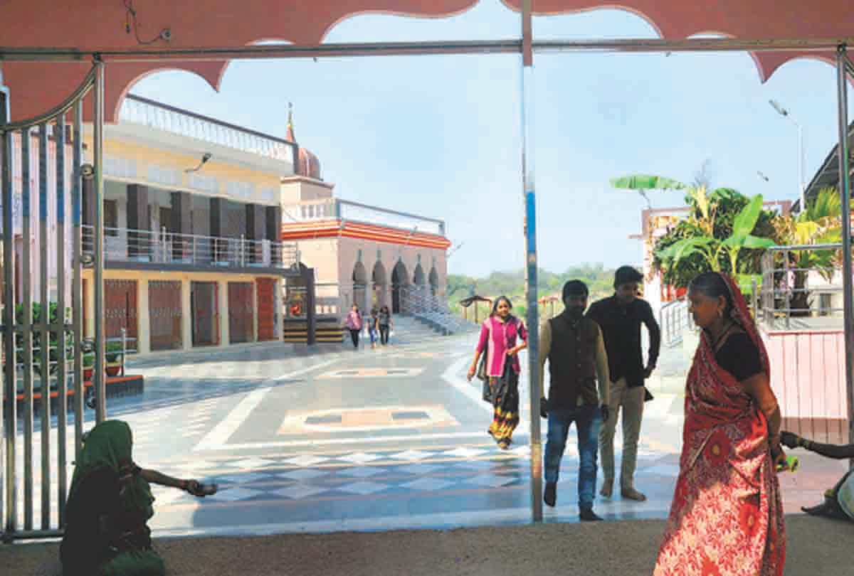 Pratapgarh: Corona's horror even in the house of God