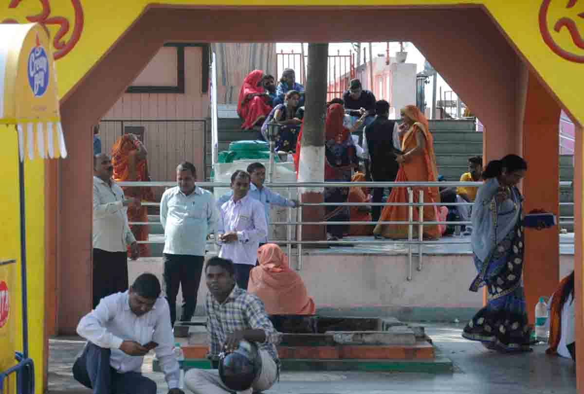 Pratapgarh: Corona's horror even in the house of God