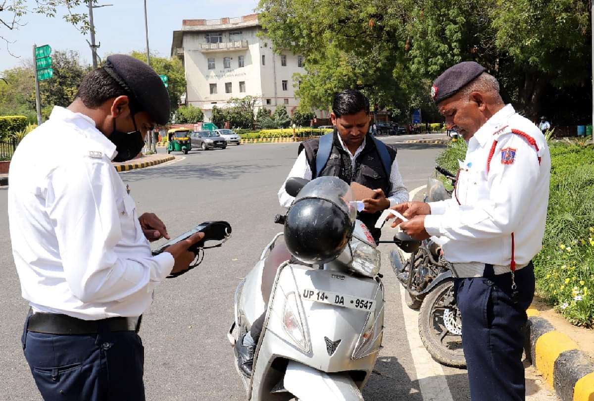 टू व्हीलर चलाने के नियम: जानिए कैसे बचें भारी जुर्माने से