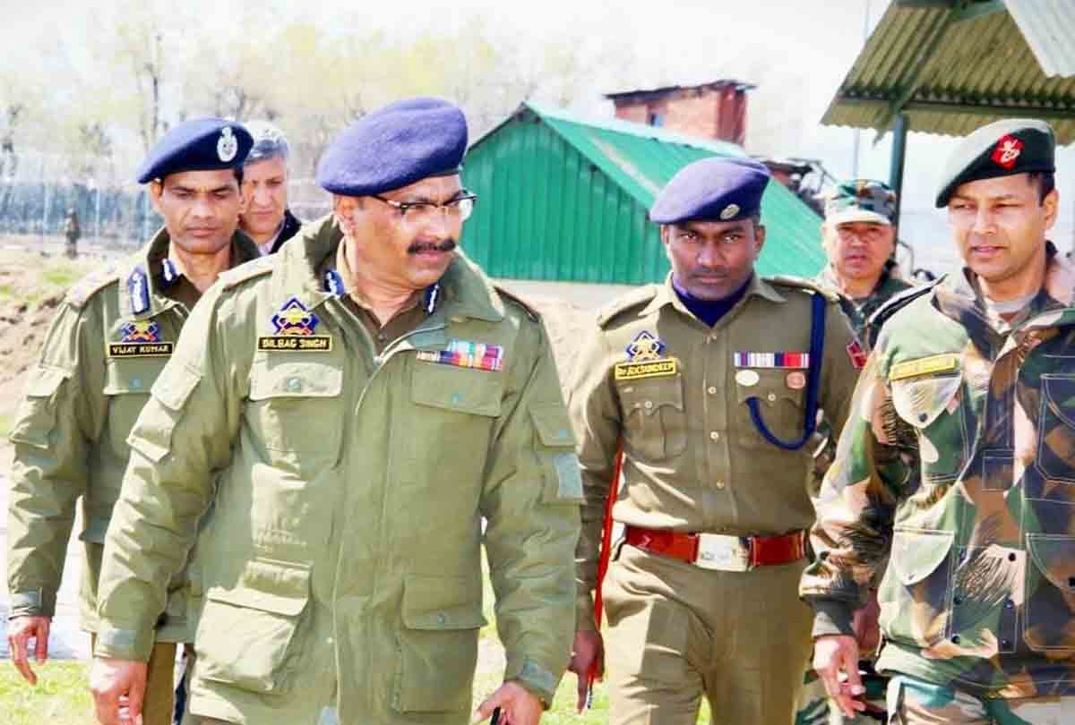 DGP Jammu Kashmir visits Handwara, Reviewed Security Scenario