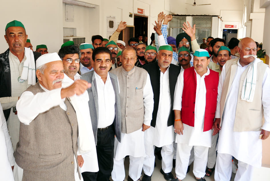 'Officers not taking care of dharna running for service road'