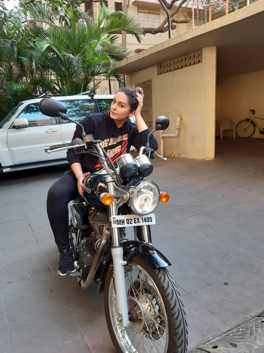 Huma Qureshi drive bike photo goes viral