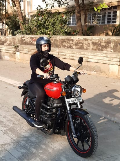 Huma Qureshi drive bike photo goes viral